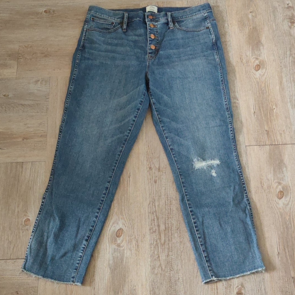 J Crew size 32 Vintage Straight cropped jean